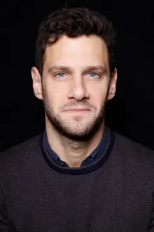 Justin Bartha como: Bryan