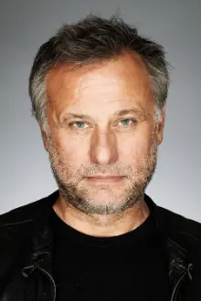 Michael Nyqvist como: Tage Wolter