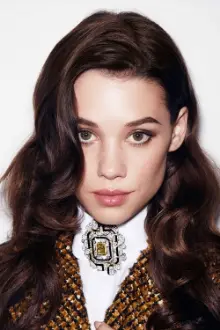 Astrid Bergès-Frisbey como: Sarah