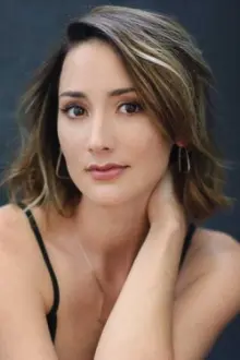 Bree Turner como: Ellen