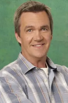 Neil Flynn como: Dr. Callahan