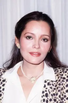 Barbara Carrera como: Emma Coe