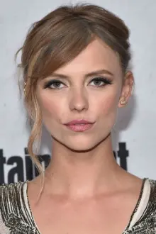 Riley Voelkel como: Club Girl