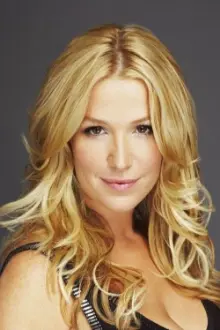 Poppy Montgomery como: Ellie Sparks