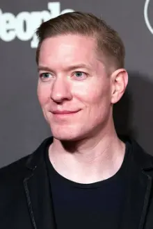 Joseph Sikora como: Tommy Egan