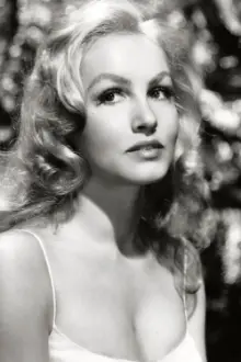 Julie Newmar como: Aleatha Westering