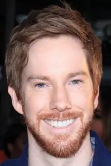 Chris Owen como: Troy Wedberg