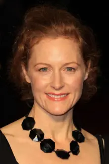 Geraldine Somerville como: Val McArdale