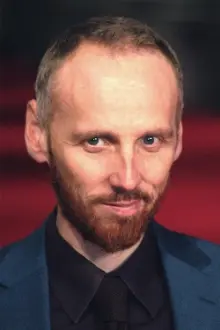 Ewen Bremner como: Bernard Schiff