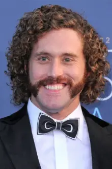 T.J. Miller como: Weasel