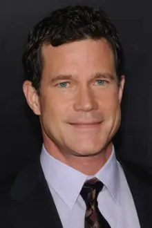 Dylan Walsh como: Lloyd Parker