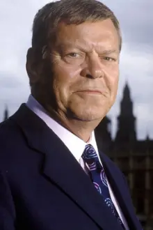 Warren Clarke como: Caliban