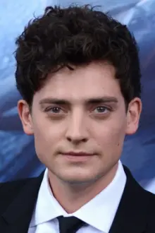 Aneurin Barnard como: Adam Shawcross