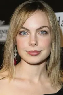 Amanda Walsh como: Laura Masterson