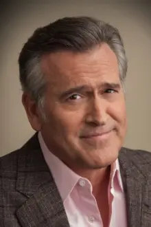 Bruce Campbell como: Stover