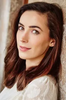 Geraldine Hakewill como: Beth