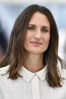 Camille Cottin como: Avril