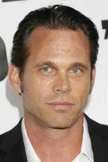 Chris Browning como: Dr. Vargas