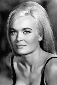 Shirley Eaton como: Melissa Right