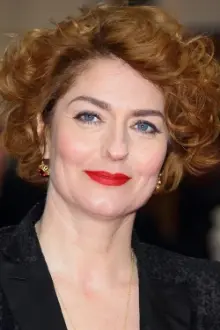 Anna Chancellor como: Second Officer Monday