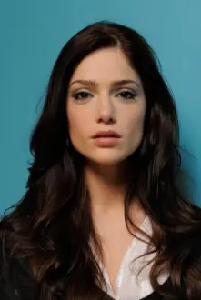 Janet Montgomery como: Serina