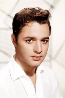 Sal Mineo como: Richie Rogart