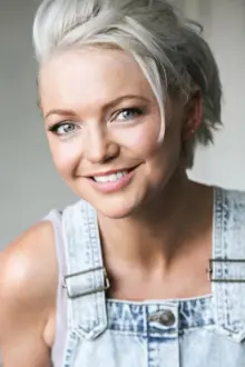 Hannah Spearritt como: Ela mesma