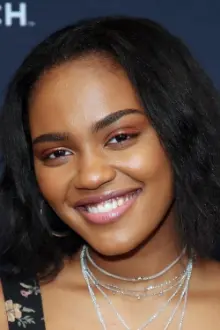 China Anne McClain como: Darcy