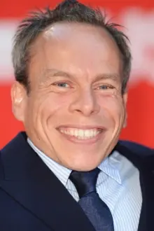 Warwick Davis como: Ele mesmo