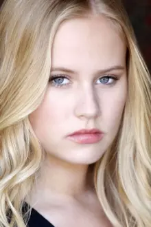 Danika Yarosh como: Samantha