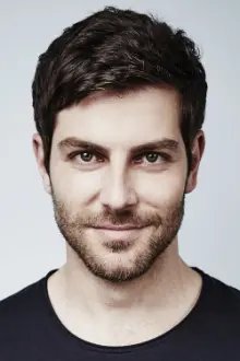 David Giuntoli como: Batman / Bruce Wayne (voice)