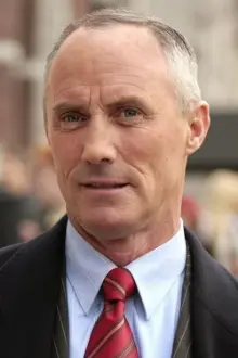 Robert John Burke como: Detective Steven Morse