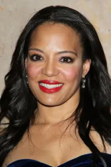 Luna Lauren Velez como: Rio Morales (voice)