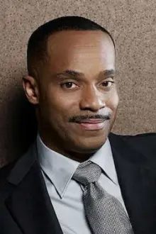 Rocky Carroll como: Denham