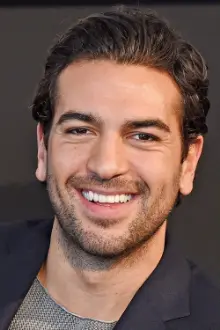 Elyas M'Barek como: Zeki Müller