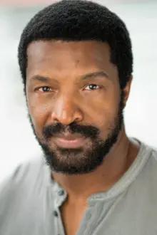 Roger Cross como: Hernandez