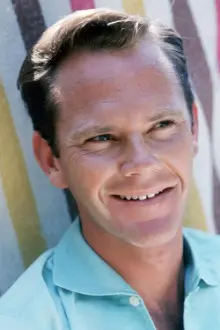 Dick Sargent como: George Beckett