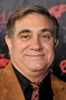 Dan Lauria como: 