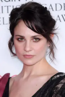 Tuppence Middleton como: Lizzie