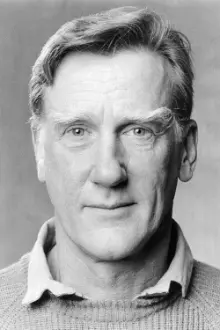 Donald Moffat como: Josef Kaplan