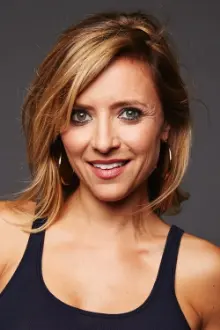 Christine Lakin como: Lucy Hart