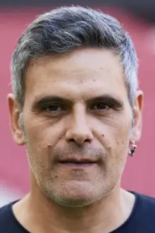 Roberto Enríquez como: Damián