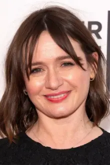 Emily Mortimer como: Nina Blount