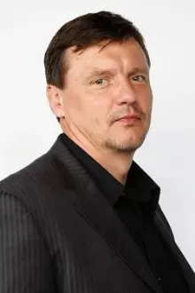 Ilia Volok como: Professor Nikolai Surkov