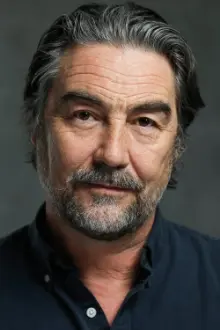 Nathaniel Parker como: Lt. Col. Ivan Lyon