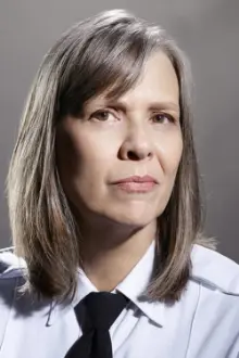 Amy Morton como: Elizabeth Cage