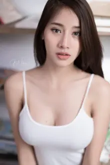 Pichana Yoosuk como: Anna