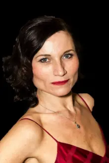 Kate Fleetwood como: Narrator (voice)