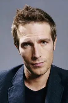 Michael Vartan como: Terence Hoffman