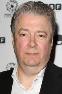 Roger Allam como: Sir John Falstaff